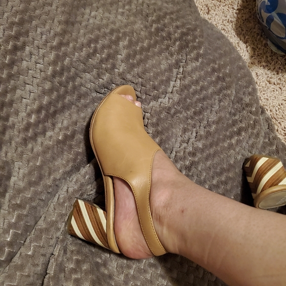 Shoe - Picture 7 of 10